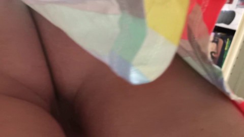 upskirt bald pussy no panties piorn