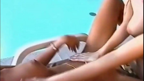 Barbie og Sabina, nordiske blondiner og brunetter har det sjovt med lesbisk