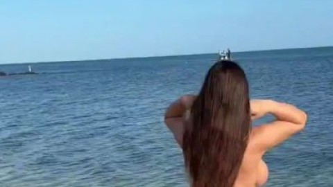 nuda al mare