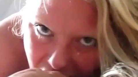 Dansk Escort Katja giver amatÃ¸rblowjob