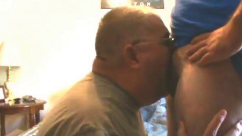 Big-Cock Bear Blows Amateur Stud