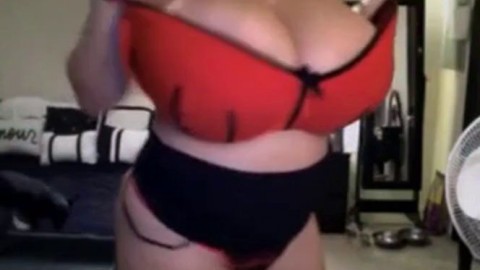 Leanne Crow's Big Natural British Tits on Webcam