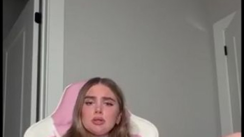 anna kopf sticks fingers in sextok