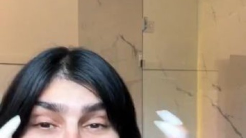 mia khalifa nude titty