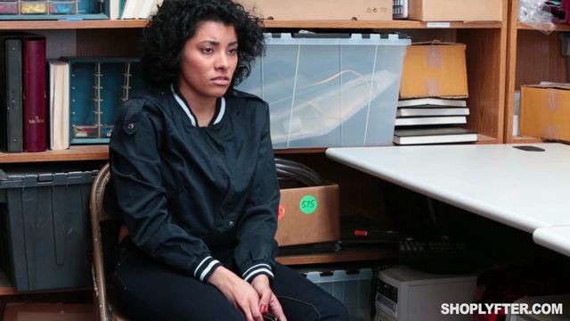 Case No 876952 She knows what she wants from her Shoplyfter, Linneli5 - PeekVids	