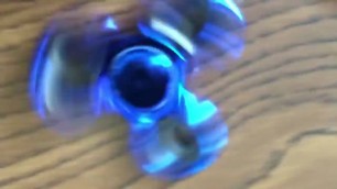 Blue fidget spinner amateur cum shot
