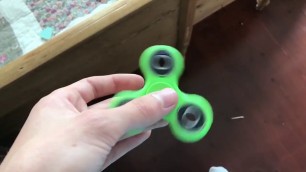Crazy Slow Mo Green Herpes Spinner TRY NOT TO CUM CHALLENGE One Handed NICE AND SLOW